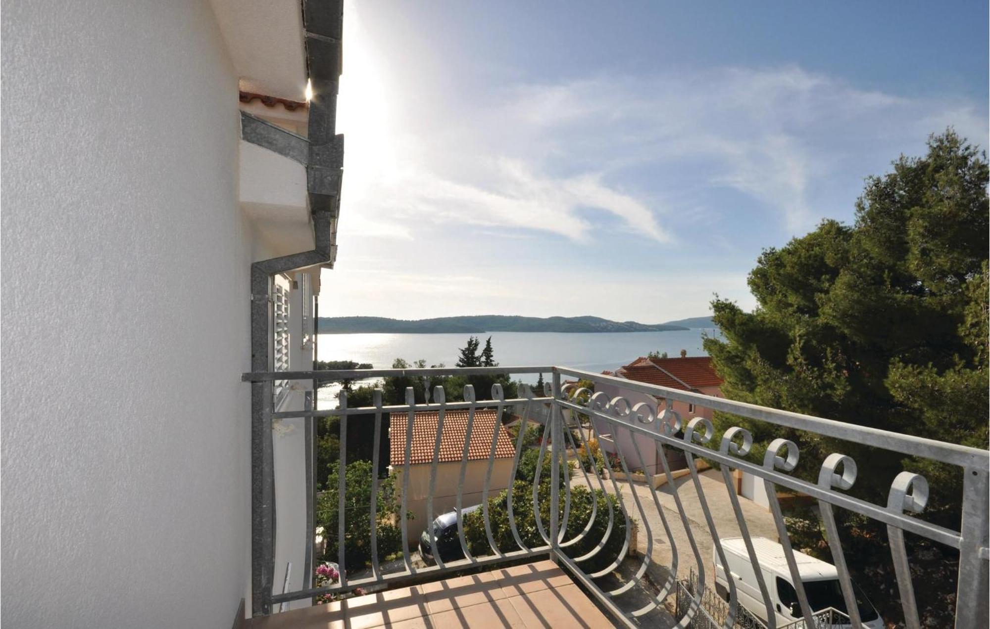 Amazing Apartment In Trogir With Kitchen المظهر الخارجي الصورة